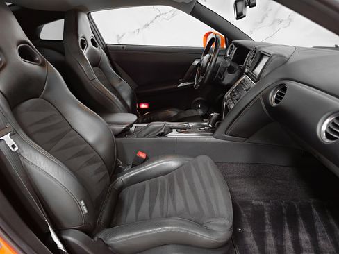 Used 2010 Nissan GT-R Premium AWD/4WD image 7