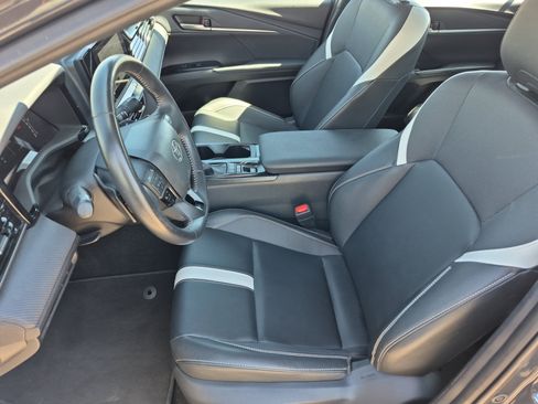 Used 2025 Toyota Camry SE FWD image 13