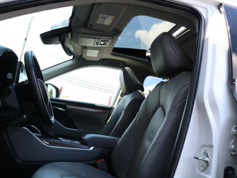 Used 2021 Toyota Highlander Limited AWD/4WD image 24