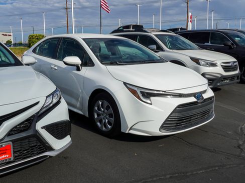 Certified 2024 Toyota Corolla LE FWD image 2