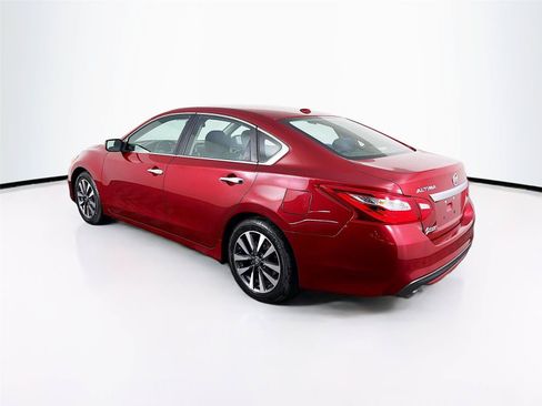 Used 2017 Nissan Altima 2.5 SV FWD image 9