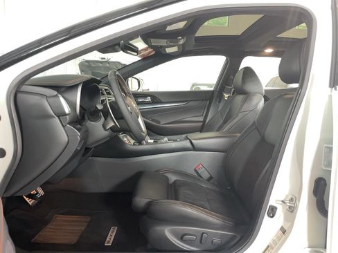 Used 2023 Nissan Maxima SR w/ Sport Mat Group FWD image 7