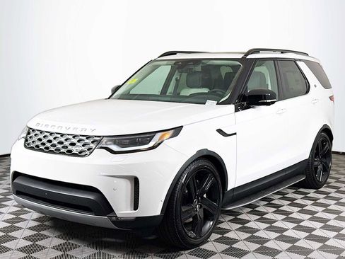 New 2025 Land Rover Discovery S image 1