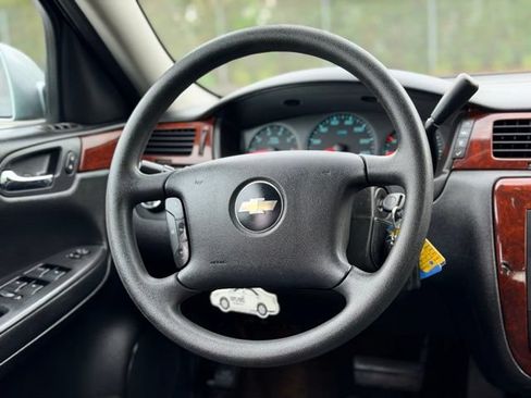Used 2010 Chevrolet Impala LS FWD image 16
