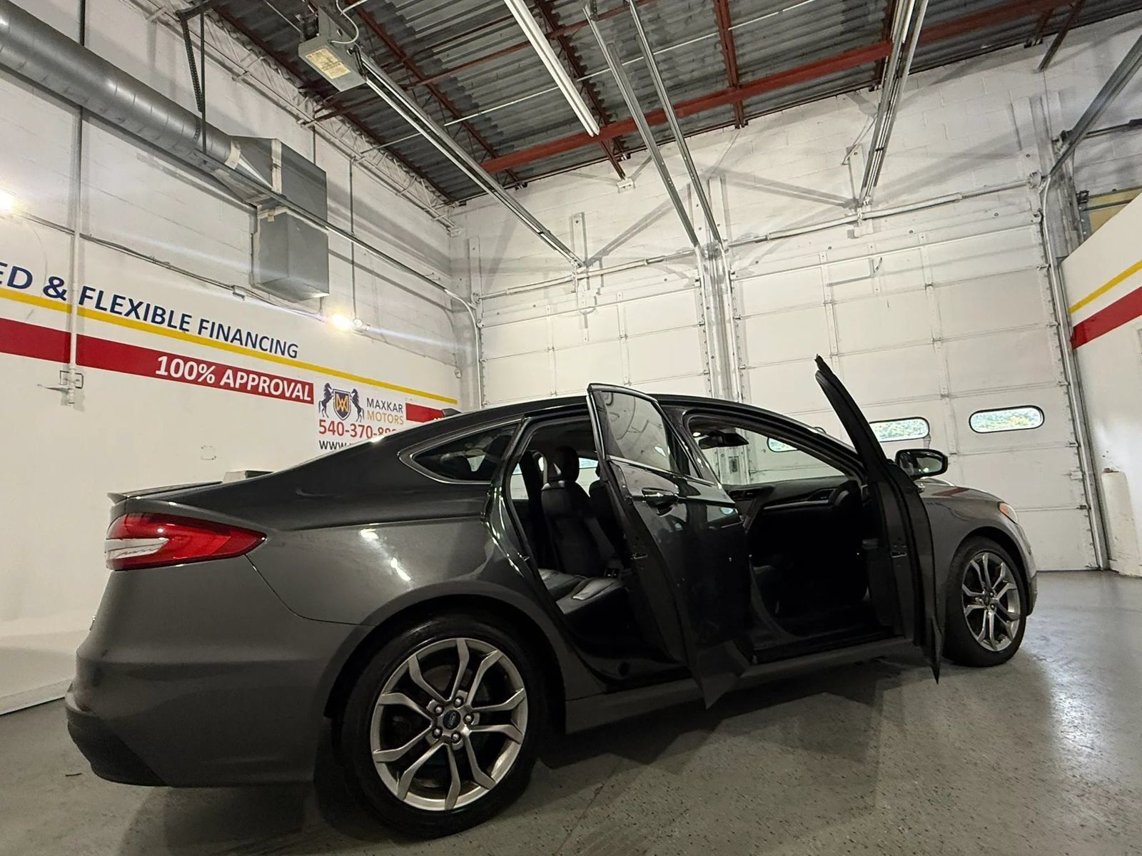 Used 2020 Ford Fusion Titanium FWD image 21