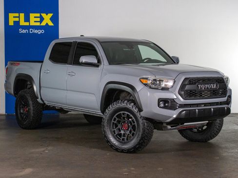Used 2021 Toyota Tacoma TRD Off-Road w/ Technology Package AWD/4WD image 3
