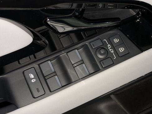 New 2026 Land Rover Range Rover Evoque S AWD/4WD image 12