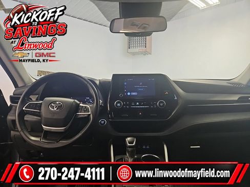 Used 2023 Toyota Highlander LE AWD/4WD image 17