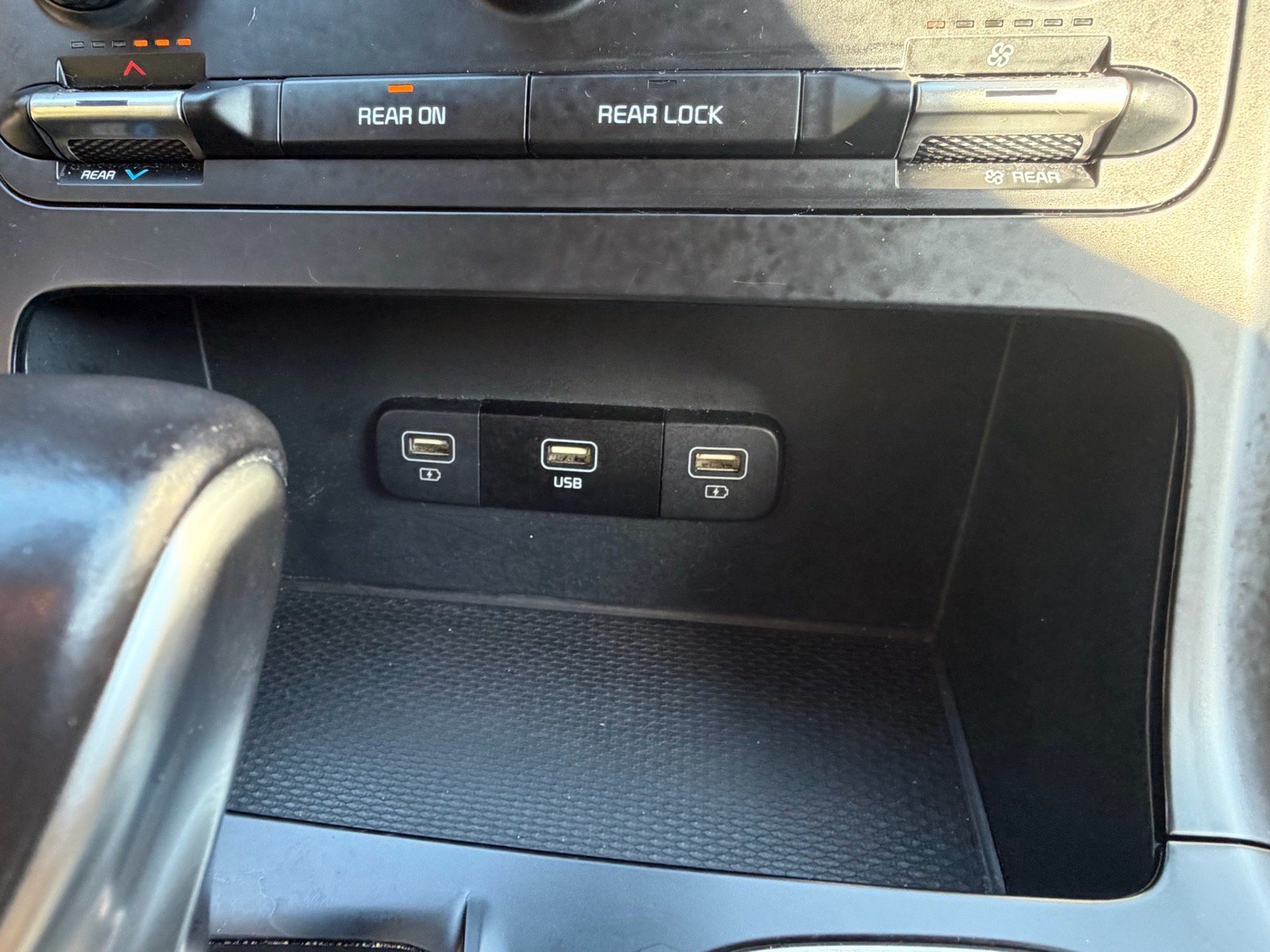 Used 2024 Kia Carnival LX FWD image 31