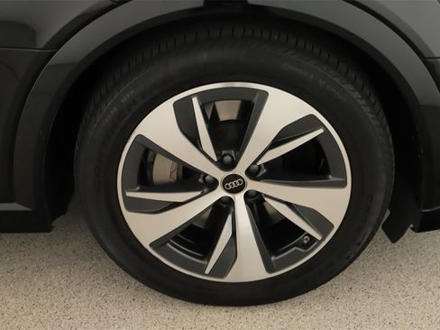 Certified 2024 Audi Q8 e-tron Premium Plus image 33