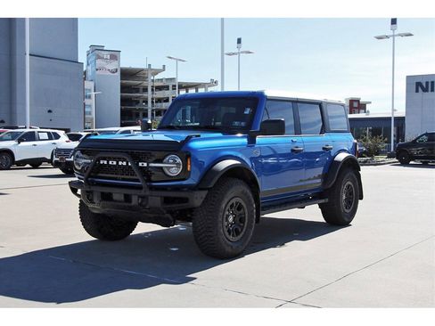 Used 2023 Ford Bronco Wildtrak image 2