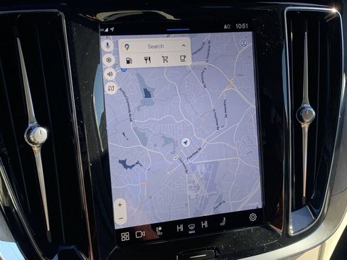 New 2024 Volvo S60 B5 Plus w/ Climate Package image 29