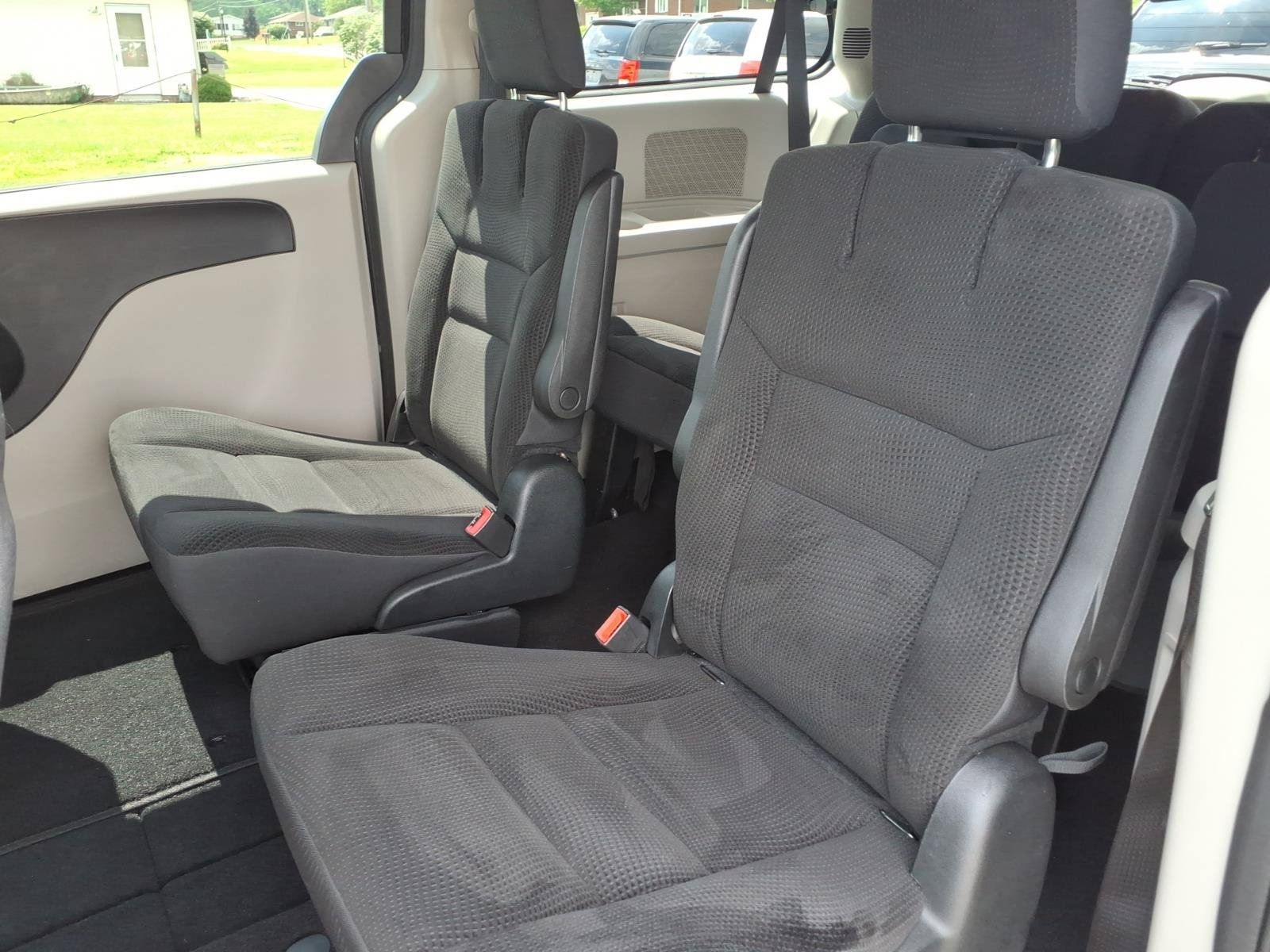 Used 2018 Dodge Grand Caravan SE w/ UConnect Hands-Free Group FWD image 6