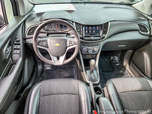 Used 2020 Chevrolet Trax LT w/ LT Convenience Package AWD/4WD image 13