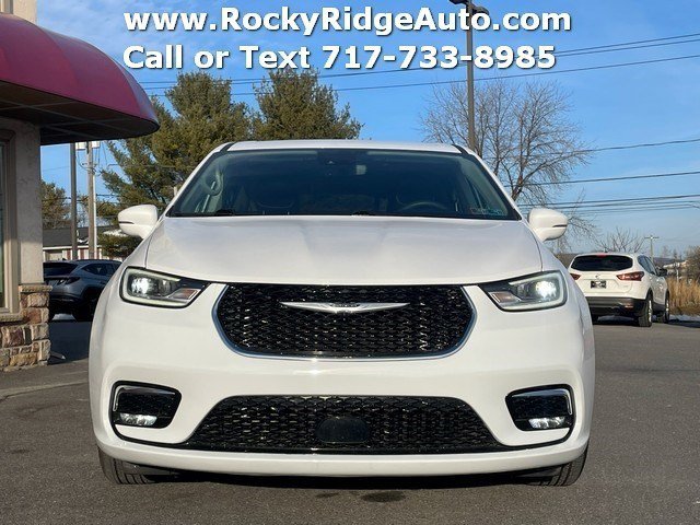 Used 2022 Chrysler Pacifica Touring-L FWD image 2