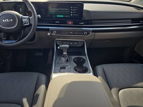 New 2026 Kia Carnival FWD image 14