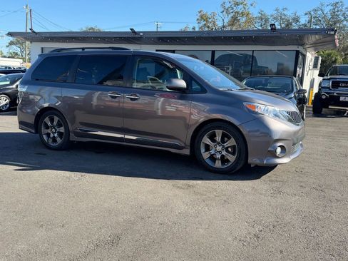 Used 2015 Toyota Sienna SE Premium image 7