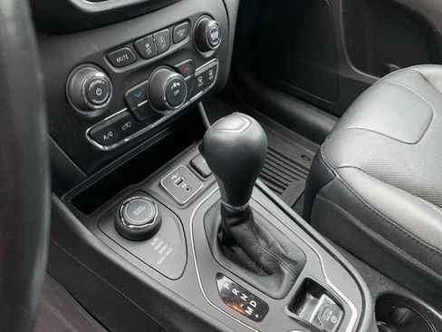 Used 2021 Jeep Cherokee Latitude Lux AWD/4WD image 8