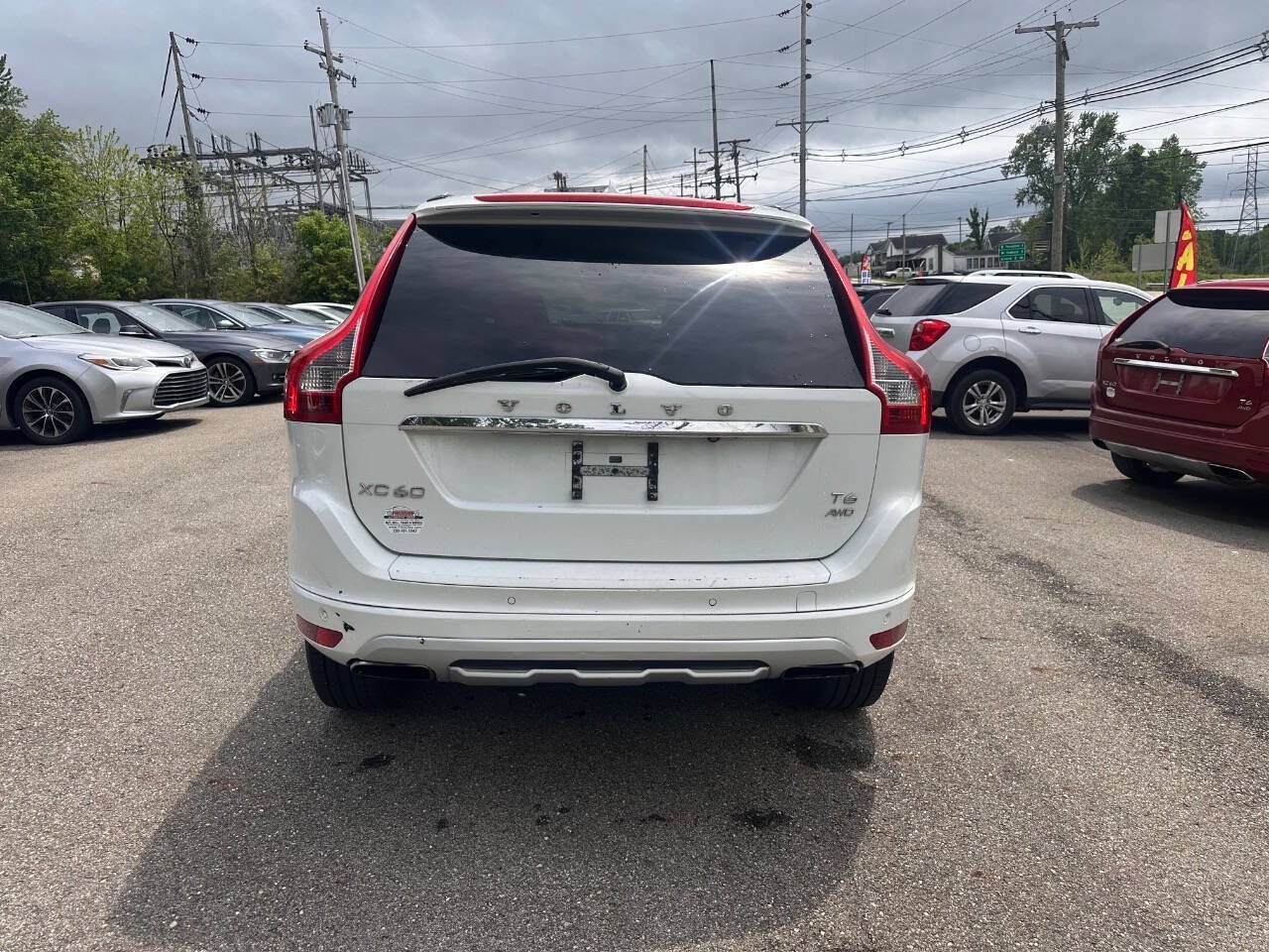 Used 2017 Volvo XC60 T6 Dynamic w/ Preferred Option Package AWD/4WD image 4