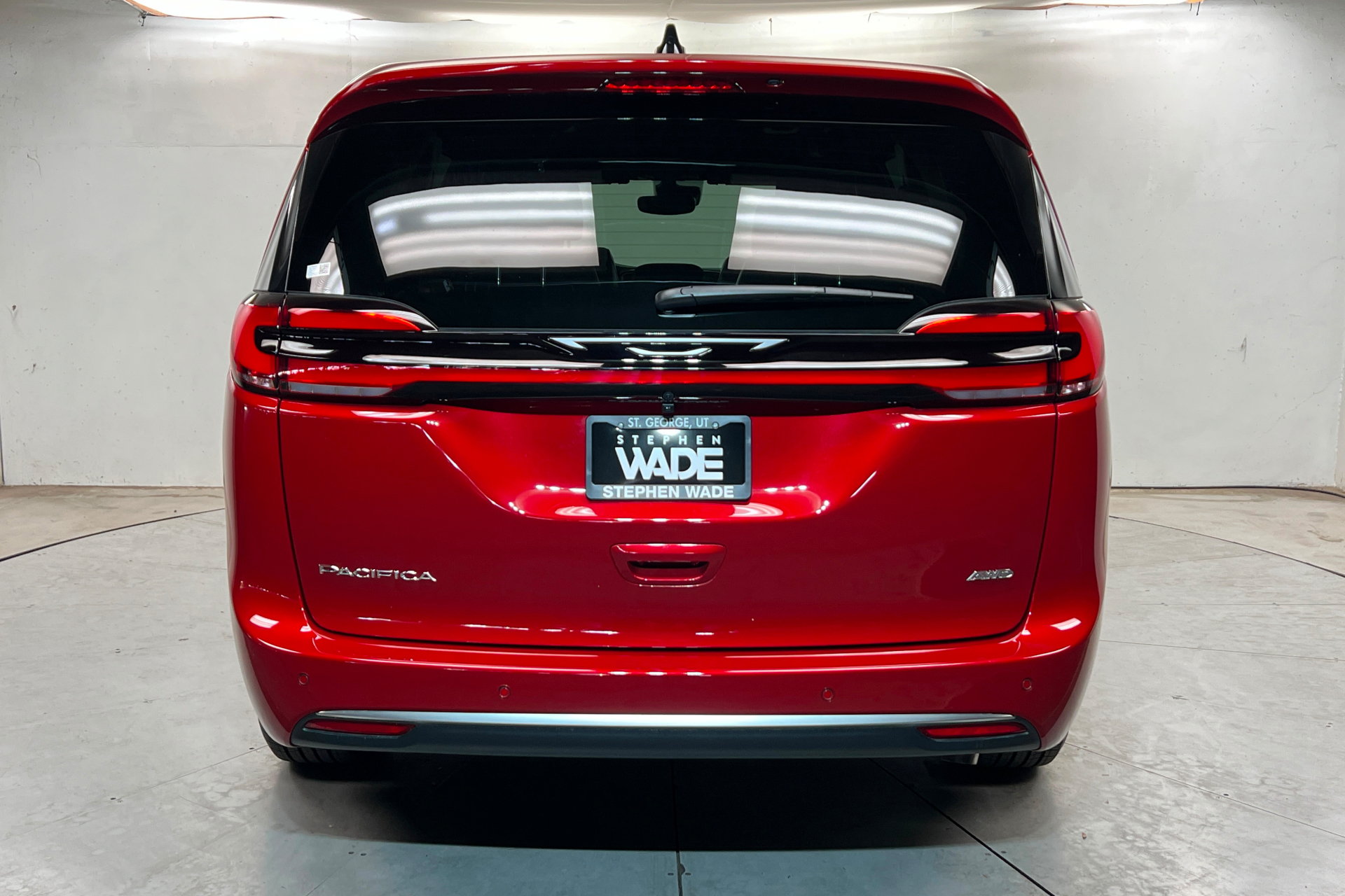 Used 2027 Chrysler Pacifica Select AWD/4WD image 4