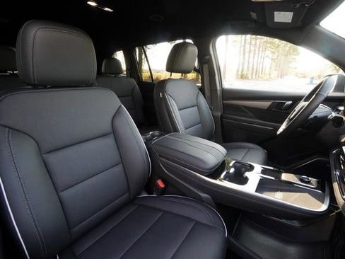 Used 2025 Buick Enclave Preferred image 26