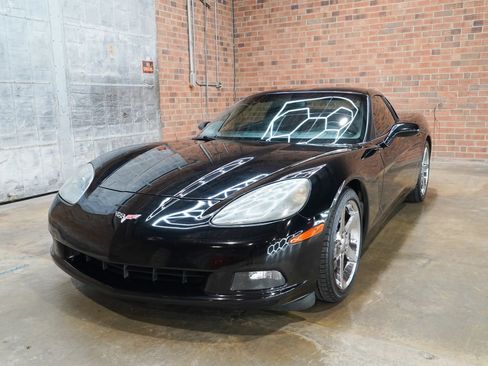 Used 2007 Chevrolet Corvette Coupe w/ Preferred Equipment Group RWD image 5