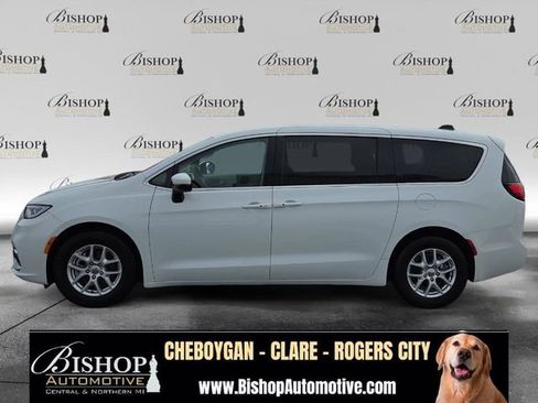 Used 2023 Chrysler Pacifica Touring-L FWD image 20