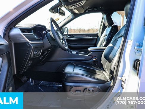 Used 2024 Jeep Grand Cherokee Limited AWD/4WD image 19