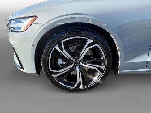 Used 2024 Volvo S60 B5 Plus image 9