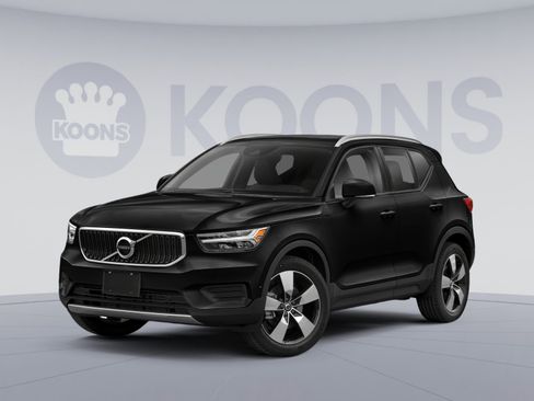 Used 2020 Volvo XC40 T4 Momentum image 1