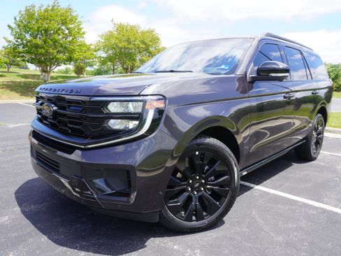 Used 2025 Ford Expedition Platinum w/ Stealth Appearance Package AWD/4WD image 7