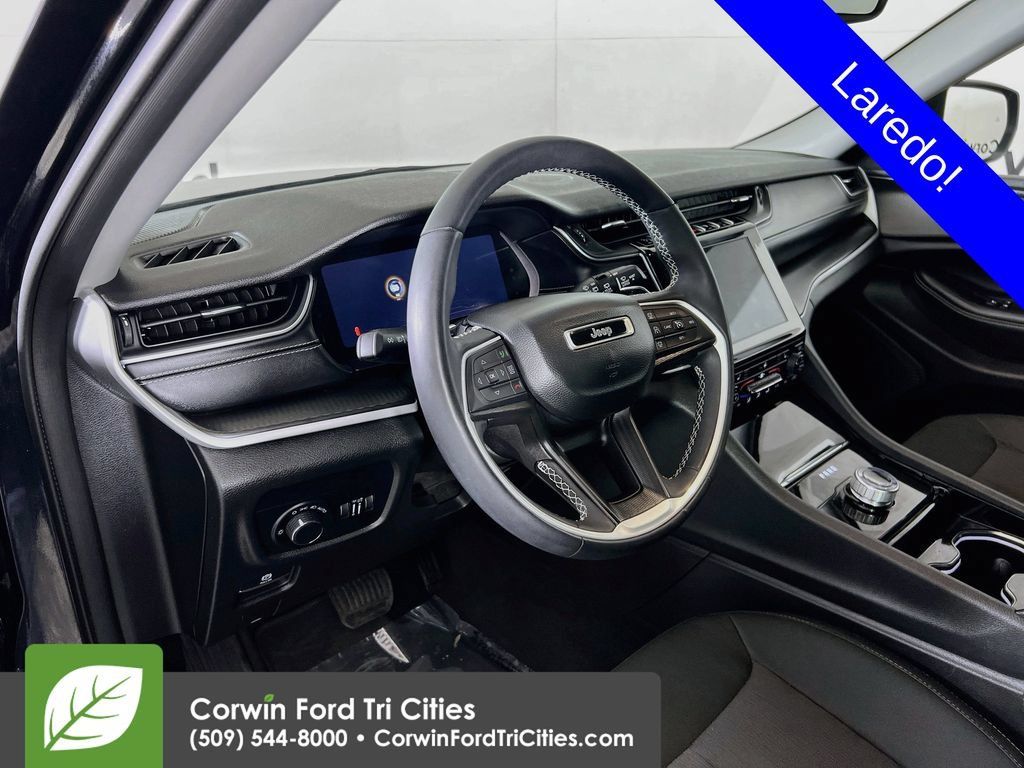 Used 2023 Jeep Grand Cherokee L Laredo w/ Luxury Tech Group I AWD/4WD image 3