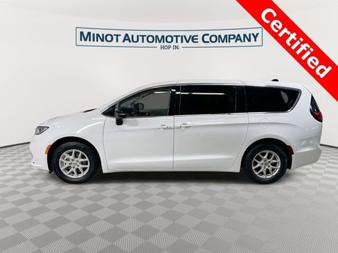 Certified 2024 Chrysler Pacifica Touring-L image 5