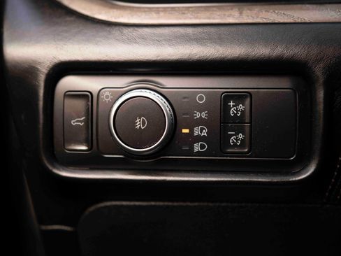 Used 2020 Ford Explorer Platinum w/ Premium Technology Package image 16