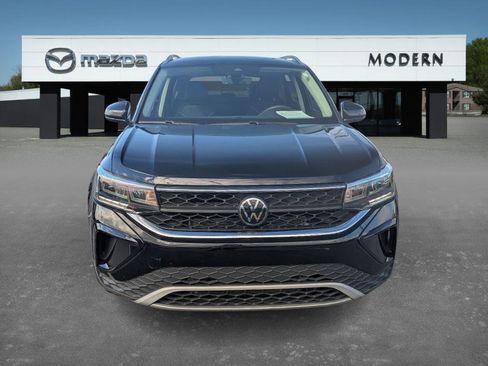 Used 2024 Volkswagen Taos SE image 2