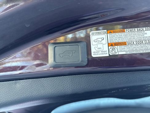 Used 2018 Toyota RAV4 Limited image 25