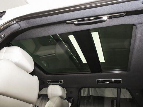 Used 2023 Land Rover Range Rover SE image 56