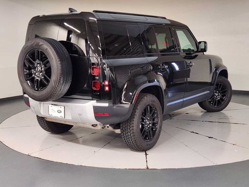 Used 2025 Land Rover Defender 110 S AWD/4WD image 2