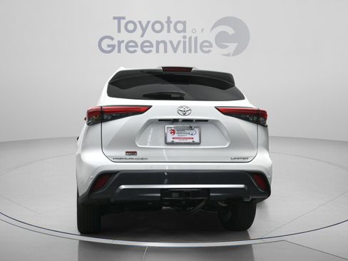 Used 2023 Toyota Highlander Limited image 12