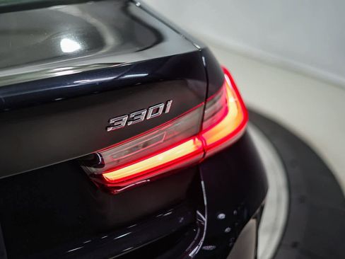 Used 2023 BMW 330i Sedan w/ Driving Assistance Package image 9