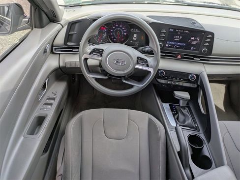 Used 2023 Hyundai Elantra SEL FWD image 13