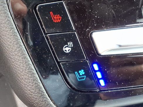 Used 2023 Ford Explorer Limited image 6