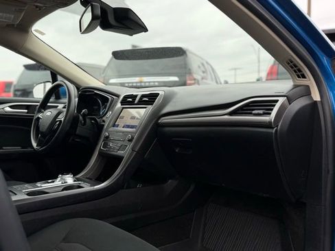 Used 2020 Ford Fusion SE image 12