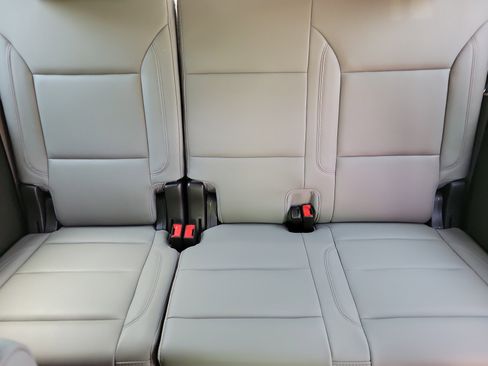 Used 2022 Chevrolet Tahoe Z71 w/ Luxury Package image 11