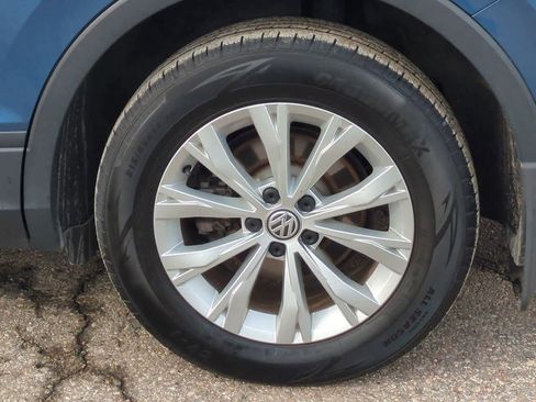 Used 2019 Volkswagen Tiguan SE w/ Panoramic Sunroof Package image 13