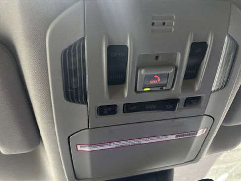 Used 2023 Toyota Highlander XLE image 24