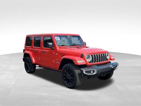 Used 2024 Jeep Wrangler Unlimited Sahara AWD/4WD image 2