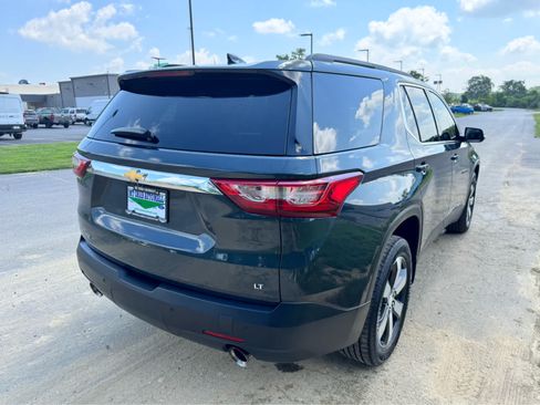 Used 2019 Chevrolet Traverse LT w/ LT Premium Package FWD image 4