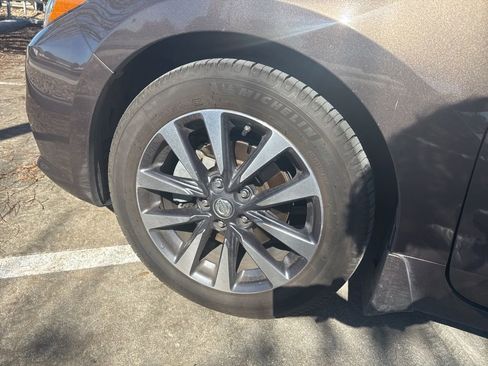 Used 2016 Nissan Altima 2.5 SV image 9