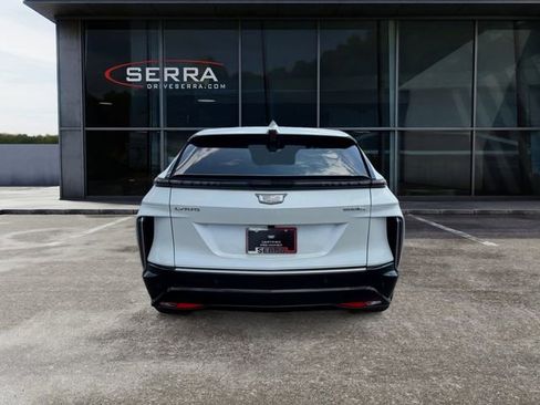 Certified 2024 Cadillac Lyriq Luxury AWD/4WD image 3